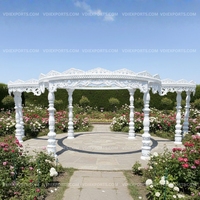 Mandap de mariage blanc sculpté à la main de qualité supérieure, pavillon de jardin extérieur de luxe pour mariages en destination et décoration d'événements