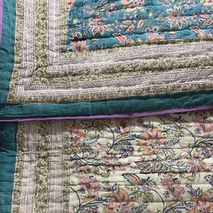 Couette en coton Kantha de style vintage, design luxueux tissé à la main, patchwork, taille Queen, douce, réversible, couverture d'hiver pour hôtel - Product Image 1