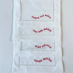 Divertidas servilletas de lino bordadas Blanco Rojo Baile/Estancia/<span class=keywords><strong>Frases</strong></span> de bebida para fiestas Agregar Vibe Reuniones Cuadrado Blanco Rojo Bordado - Product Image 3