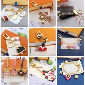 Llavero de Lujo con Candado y Llave Esmaltados en Oro, Elegante Llavero con Candado de Esmalte Rojo, Colgante para Bolso, Accesorio de Moda para Mujer, Regalo - Product Image 5