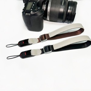 Correa de muñeca de estilo moderno de PU de 2.5 cm para cámaras réflex de un solo lente y modelos sin espejo - Product Image 2