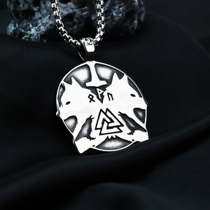 Yunnique – collier avec pendentif en acier inoxydable à double tête de loup Viking pour hommes, design animal géométrique, bijoux cadeau, accessoire de mode - Product Image 4