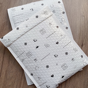 Bolsa de Correo de Burbujas Impermeable con Logotipo Personalizado, Embalaje para Cosméticos y Joyería, Bolsas de Envío Acolchadas Blancas con Autosellado - Product Image 2