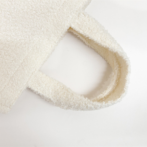 Bolsa de Mano Tipo Teddy con Logotipo Personalizado, con Bolsillo y Cremallera, Tipo de Cierre Abierto con Dos Asas - Product Image 4