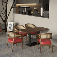 Ensemble de meubles de haute qualité, table et chaises en bois massif et rotin, pour restaurant, hôtel, café contemporain
