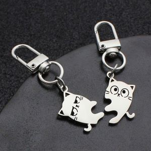 Llavero de Acero Inoxidable con Colgante de Dibujos Animados de Gato Adorable Abrazando a un Amigo, Regalo para Parejas, Nuevo de Fábrica - Product Image 2