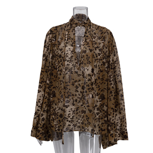 Blus Wanita Terbaru Kerah V Lengan Panjang Motif Leopard <span class=keywords><strong>2026</strong></span> Pakaian Kasual Musim Panas Bahan Sifon Atasan Wanita - Product Image 3