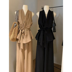 Ensemble pantalon large et débardeur croisé à col en V style français pour femme – Formel, sans manches, minimaliste, couleur unie douce - Product Image 4