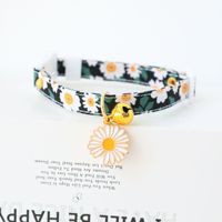 Collier pour animaux de compagnie élégant à fleurs, doux, moderne, en polyester, avec cloche, à dégagement rapide, pour petits chiens et chats, voyage et intérieur