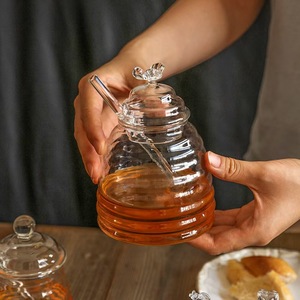 Frascos de Vidrio Reciclables y Ecológicos Personalizados para Miel con Tapa de Rosca y Cuchara en Tamaños de 500 ml y 700 ml para Aceite de Oliva y Leche - Product Image 3