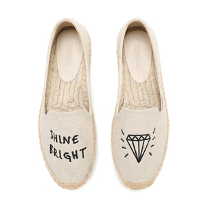 รองเท้าสลิปออนผ้าใบสีเบจปักลายเพชร 'Shine Bright' สุดฮิต พื้นปอกระเจา ระบายอากาศได้ดี เหมาะสำหรับผู้หญิง ใส่ได้ทั้งฤดูร้อนและฤดูใบไม้ร่วง - Product Image 2