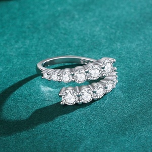 Anillo de Compromiso Clásico de Plata 925 con Circonita para Mujer, Chapado en Rodio, Joyería de Moda que No se Deslustra, con Diseño de Cruz Giratoria en 3D - Product Image 4