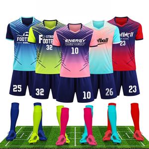 Maglia da Calcio Personalizzata CW Red Home Colors, Economica e di Alta Qualità, Maglietta Retrò, Abbigliamento Calcistico Classico 25/26 per Giocatori - Product Image 1