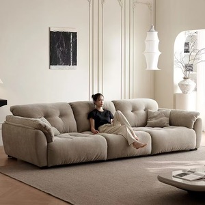 Canapé moderne en tissu trois places avec dossier capitonné et accoudoirs roulés pour salon - Product Image 4