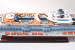 โมเดล GIA NHIEN สำหรับตกแต่งบ้านและสำนักงาน SYMPHONY OF THE SEAS เรือสำราญ Symphony of the Seas ทำจากไม้แฮนด์เมดระดับพรีเมียม - Product Image 4
