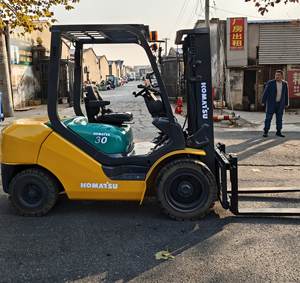 Chariot élévateur diesel Komatsu d'occasion de 3 tonnes FD30, parfaitement fonctionnel, en provenance du Japon, disponible à Shanghai - Product Image 3