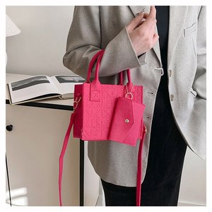 Borsa in feltro di poliestere da donna, borsa a tracolla leggera e testurizzata, borsa casual minimalista con apertura superiore, borsa dalla texture morbida - Product Image 2