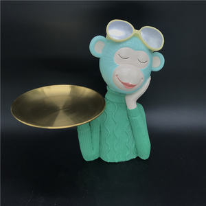 Encantadora estatua de resina realista y francamente soporte de mono verde con placa para decoración de festivales regalos Tienda escaparate - Product Image 6