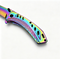 Couteau de poche pliant tout acier finition titane arc-en-ciel ; Construction en acier inoxydable ; Convient pour le camping et l'EDC en plein air.