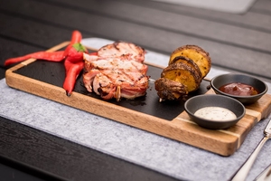 Ensemble de planche à steak en <span class=keywords><strong>ardoise</strong></span> naturelle et bois d'acacia avec bol en céramique planche de service de charcuterie pour restaurant maison <span class=keywords><strong>assiette</strong></span> de service - Product Image 4