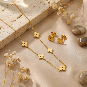 Nouveau design : Ensemble collier ras-du-cou et boucles d'oreilles à cinq trèfles, en acier inoxydable plaqué or 18 carats, inaltérable, bijoux pour femmes pour rendez-vous galants - Product Image 2
