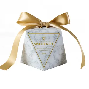 Boîte de bonbon au chocolat de faveur de mariage de papier long blanc de logo d'estampage d'or de personnalisation personnalisée boîtes de cadeau de merci pour des faveurs de mariage