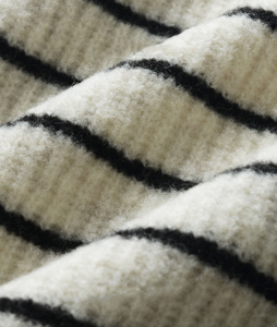 ODM elegante maglione Pullover in <span class=keywords><strong>maglia</strong></span> a righe bianche e nere con bottoni girocollo 12gg - Product Image 5