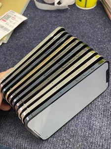 Smartphones 5G 99 % neufs : modèles 14, 15 et 16 - Product Image 1