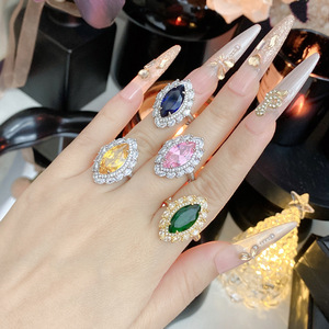 แหวนแต่งงานทรงเรขาคณิตประดับเพชรซิคอนสีชมพูระยิบระยับ ดีไซน์คลาสสิกหรูหรา ระดับไฮเอนด์ ชุบทอง 18K บนวัสดุทังสเตน รูปทรงแปดหัวใจ สำหรับผู้หญิง - Product Image 1