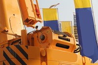 Grue tout-terrain RT200E 20T 33m de qualité industrielle pour le levage de modules de plateformes offshore et les travaux d'entretien de raffineries