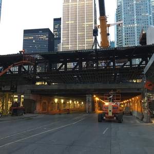 Nouveau le pont piétonnier a plus de 36m de long poids environ 210 tonnes le pont a été fabriqué en six pièces de type treillis - Product Image 5