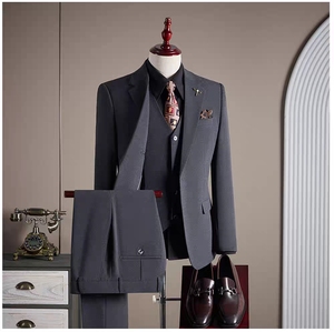 Maßgeschneiderter Luxus-Anzug aus Polyester für Herren, Hochwertiges Formelles Business-Outfit für VIP-Unternehmensveranstaltungen - Product Image 1