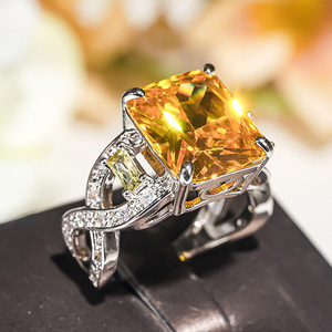 Anello Elegante con Fiocco a Quattro Punte, Gioiello da Sposa per Donne - Product Image 1