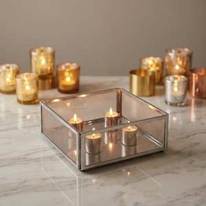 Support à bougies moderne et luxueux de conception artisanale avec côtés en maille de fer/verre et quatre supports pour bougies pour la décoration de la maison - Product Image 1