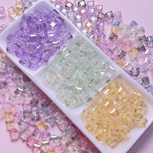 Высокопрозрачные цветные переливающиеся акриловые бусины-призмы AB Diamond в форме маленьких квадратов с отверстиями для цепочек для телефонов и браслетов - Product Image 1