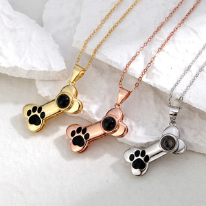 Collar de hueso con forma de animal bonito colgante con estampado de pata de perro collar de cámara oculta 100 idiomas te amo proyección - Product Image 1