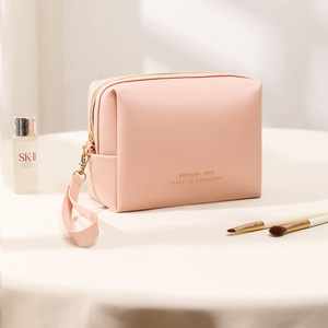 Bolsa <span class=keywords><strong>de</strong></span> Maquillaje Cuadrada Portátil Impermeable <span class=keywords><strong>de</strong></span> Cuero PU Estilo Preppy con Cierre <span class=keywords><strong>de</strong></span> Cremallera para Mujer - Product Image 4