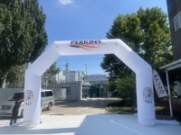 Arche gonflable publicitaire scellée de marque en PVC renforcé avec éclairage LED pour zone photo de sponsor