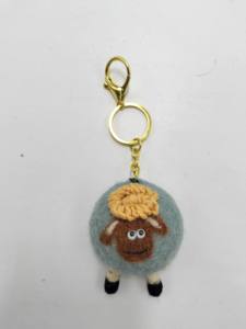 Adorno Moderno de Fieltro de Lana para Colgar en la Pared, Cordero Bebé, Regalo de Felicitación, Accesorio Hecho a Mano para Bolsos - Product Image 4