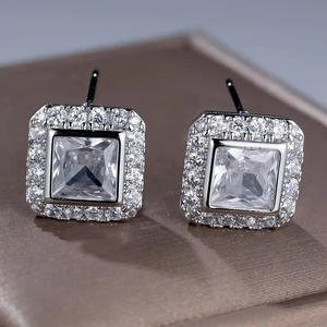 Boucles d'oreilles clous en zircon taille princesse blanc champagne, serti clos géométrique, bijoux de mode classiques pour femme pour les soirées - Product Image 5