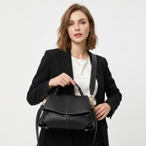 Sac bandoulière noir en cuir PU pour femme, sac à main à rabat, sac fourre-tout avec sangle réglable pour le quotidien et les voyages - Product Image 6