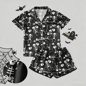 Ensemble de pyjama à imprimé crâne d'Halloween en tissu satiné doux pour se détendre à la maison ou sortir - Product Image 1