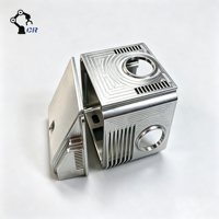 Boîtier de caméra en aluminium à dissipation thermique personnalisée, boîtier en alliage à ailettes usiné CNC 5 axes pour la vision industrielle