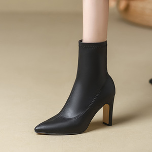 Bottines pour femmes à bout pointu en cuir véritable noir, à enfiler, doublées de fourrure, à talon haut, courtes, pour l'automne - Product Image 1