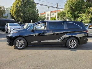 Véhicule d'occasion <span class=keywords><strong>Toyota</strong></span> <span class=keywords><strong>Sienna</strong></span> XLE 8 places <span class=keywords><strong>AWD</strong></span> 2024-2025, toutes options, en excellent état de marche - Product Image 4