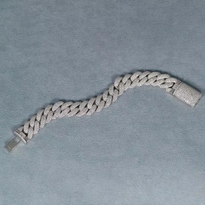 Bracelet en moissanite de haute qualité, bracelet tendance en argent sterling, bijou étincelant, cadeau disponible à la vente - Product Image 2