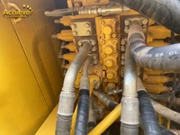 Excavatrice sur chenilles Komatsu PC1250HD de grande taille avec un puissant moteur de 775 ch. Les composants principaux incluent le moteur, la boîte de vitesses, la pompe à engrenages, le roulement, le PLC.