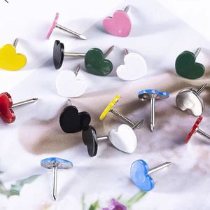 Jia Zhiqi - Tachuelas Metálicas en Forma de Corazón, Coloridas, para Tablero de Corcho, Pared de Fotos, Clavos Decorativos - Product Image 1