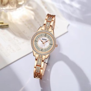 Nuevo Reloj de Cuarzo Elegante para Mujer, Esfera de Nácar, Caja de Aleación con Incrustaciones de Diamantes, Resistente al Agua - Product Image 3