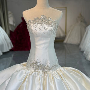 Robe de mariée moderne et élégante Xs254 avec corsage perlé, appliques, jupe longue en satin style bal de promo, dos nu - Product Image 4